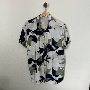 Unique Brandless Short Sleeve Button Up Shirt